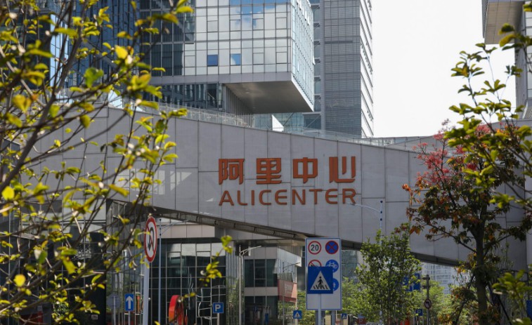 é¦å®¶ä¸é¿éåä½çå¨æ¸¯éèæºæ  æååæ­¤è½¬ååçº§_éè_çµåæ¥