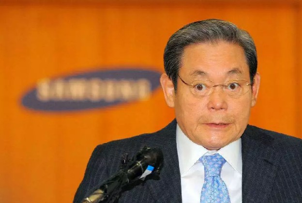 拼多多你给我小心点，京东在背后憋大招呢！_金融_电商报