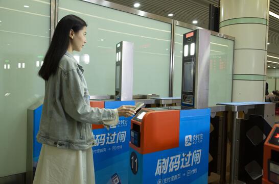 广深铁路刷支付宝直接坐火车