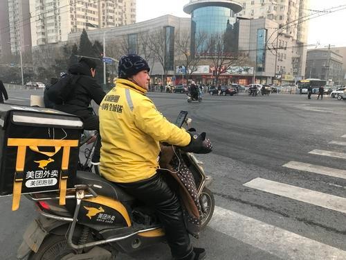 制衣厂月薪过万难招人 90后为何偏爱做外卖小哥5