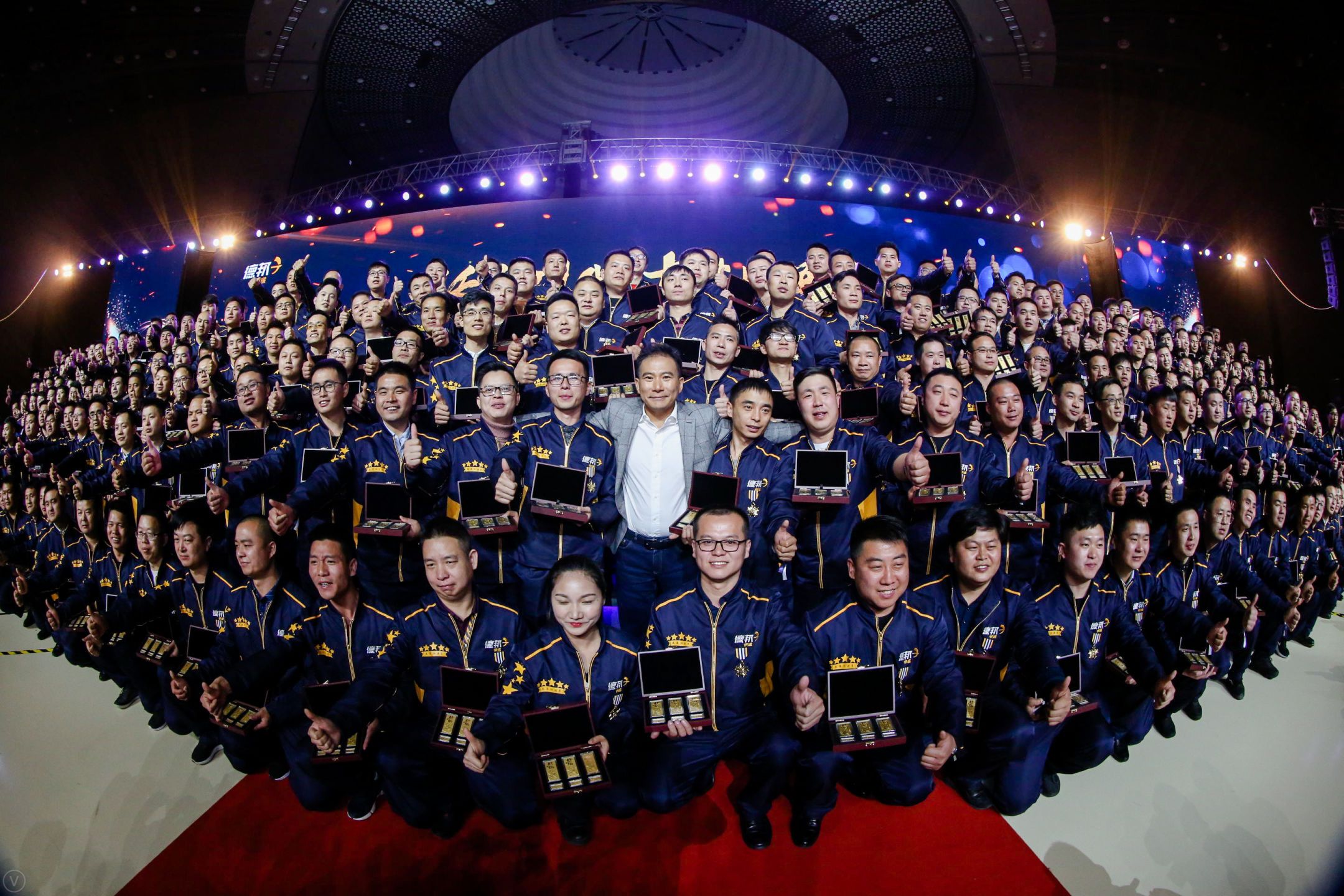 互联网公司频频裁员,德邦快递却给优秀快递员发了2000多万奖金_物流_电商报