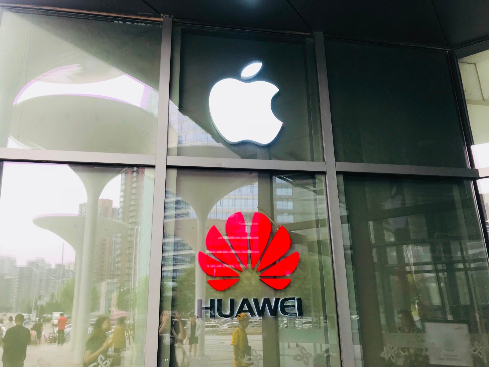 华为在中国一骑绝尘 苹果能否逆袭-中国商网