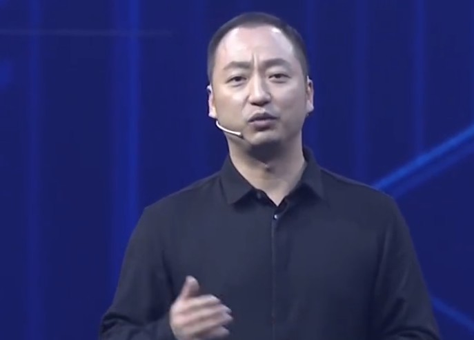 钉钉求饶！向来坚强的陈航，为何这次服软了？_人物_电商报