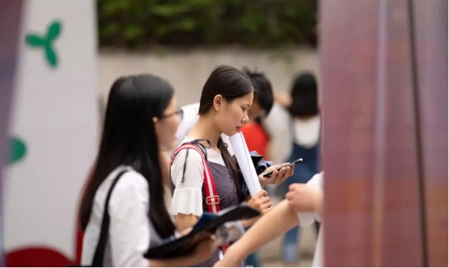 钉钉、拼多多都盯上了你的“朋友圈”：2020年，一场私域流量之争_行业观察_电商报