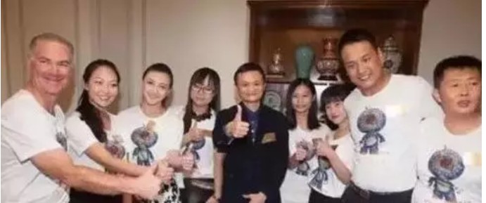 顺丰小哥连升3级，国家授予特别奖：时代永远在奖励解决问题的摆渡人_行业观察_电商报