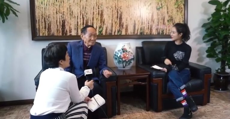 从小沉默寡言，如今做主播“一夜一套房”：不说话的人，一开口就已经赢了！_行业观察_电商报