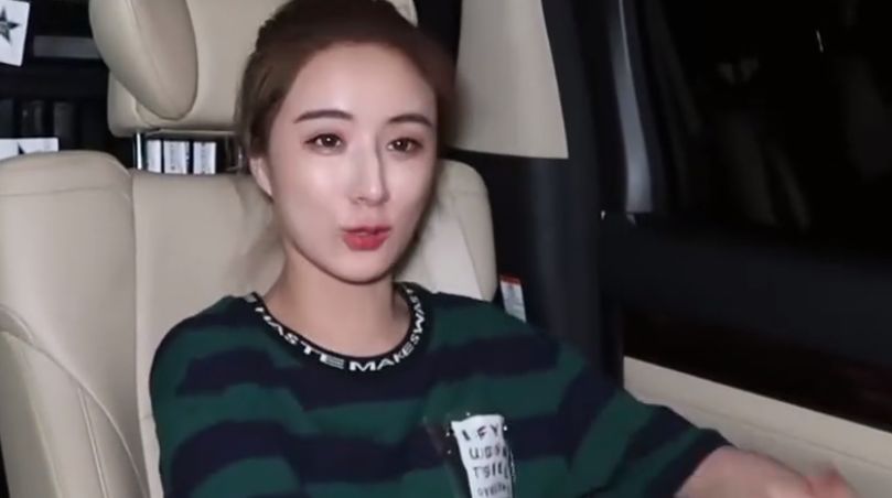 从小沉默寡言，如今做主播“一夜一套房”：不说话的人，一开口就已经赢了！_行业观察_电商报