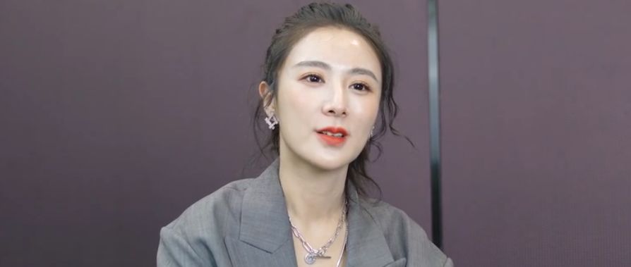 从小沉默寡言，如今做主播“一夜一套房”：不说话的人，一开口就已经赢了！_行业观察_电商报