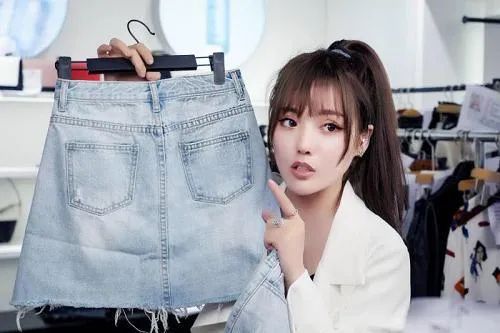 破3亿！95后小姑娘晋升“带货王”，快手直播江湖正在改朝换代！_行业观察_电商报