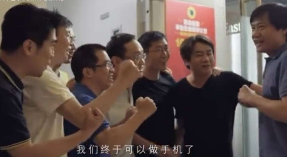 雷军发文纪念小米十年：不畏将来，不念过往_人物_电商报