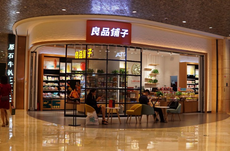 休闲零食新战局!三巨头绕不过的“坎” 三只松鼠后来居上_零售_电商报