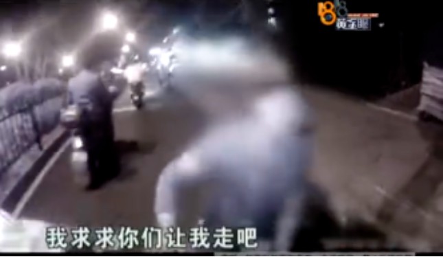 快递小哥遭诬陷崩溃大哭：摧毁成年人的体面，只要一秒钟_行业观察_电商报