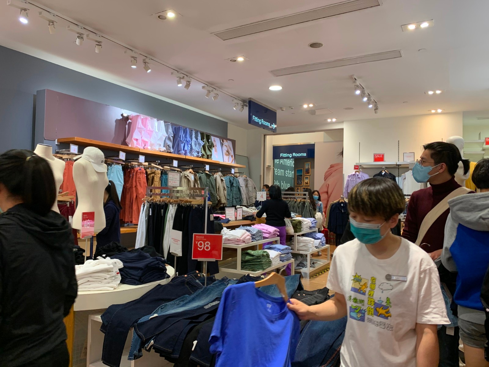 GAP关店 ZARA开店，快时尚品牌的退与进-中国商网