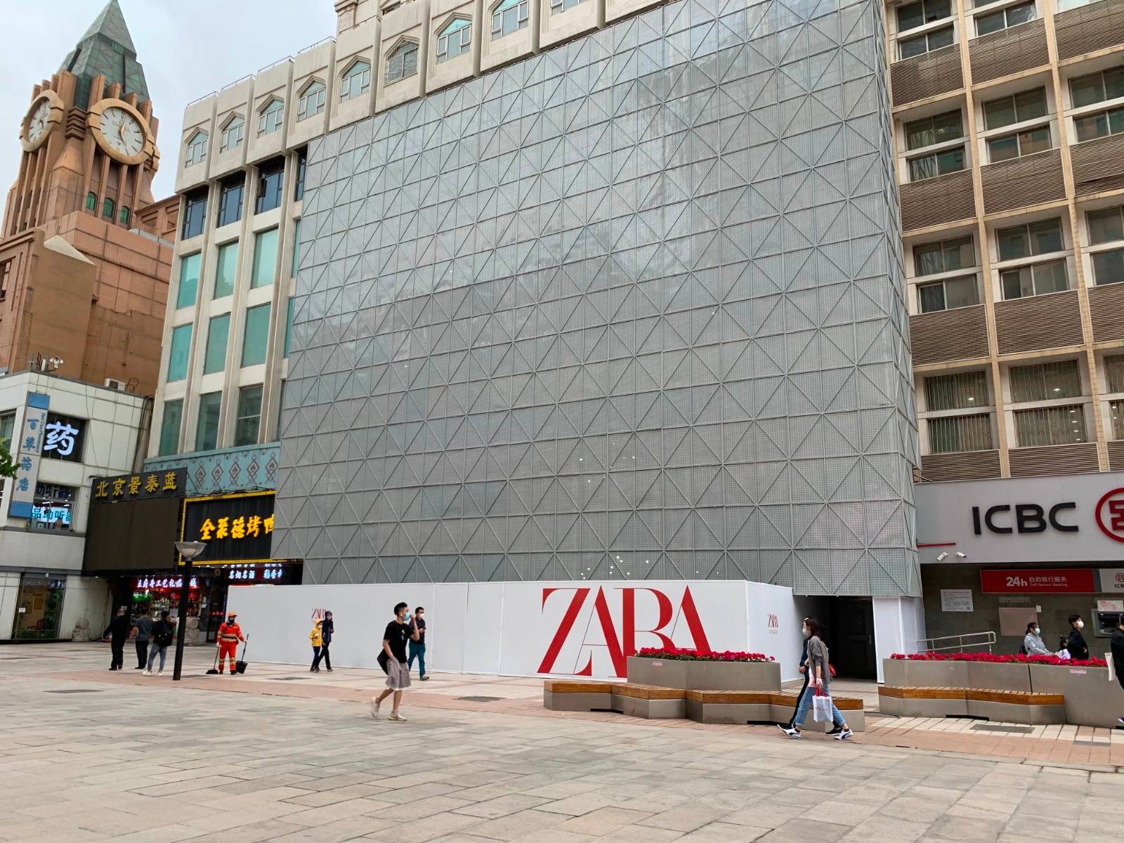 GAP关店 ZARA开店，快时尚品牌的退与进-中国商网