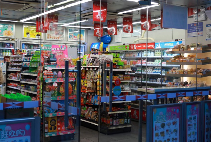 便利店行业硝烟四起 苏宁小店“变道”突围_零售_电商报