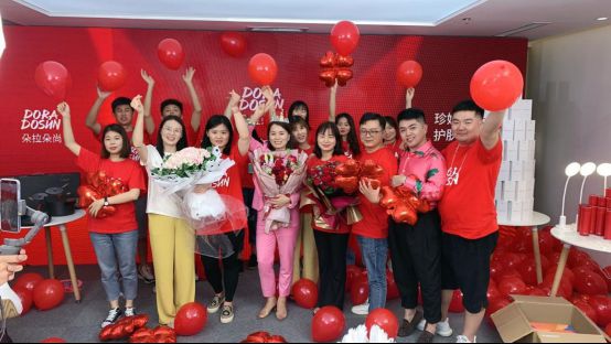 国货美妆CEO亲自上阵直播,入局快手3个月涨粉68万、月GMV1800万_行业观察_电商报