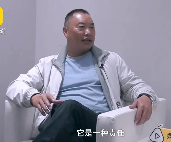 阿里物流AB面：A面指向顺丰，B面印着京东​_物流_电商报