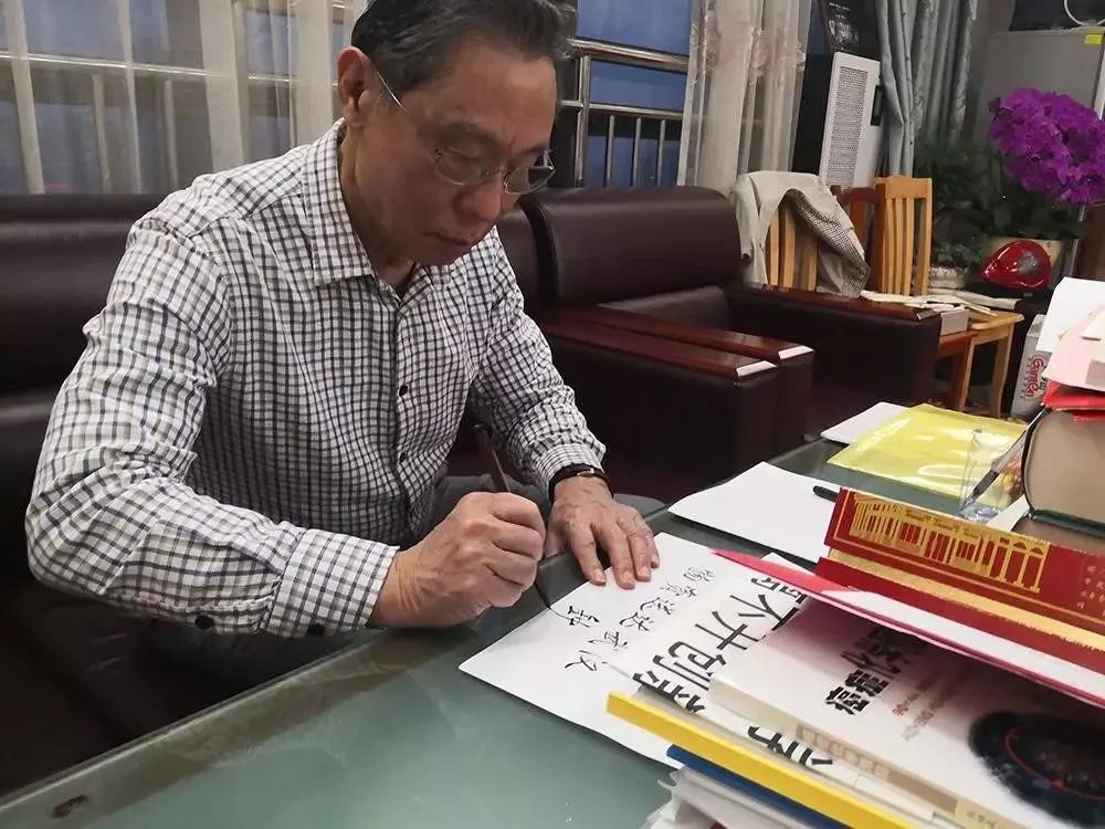 国家级荣誉、国家博物馆收藏：时代狠狠奖励那些解决问题的摆渡人！_行业观察_电商报