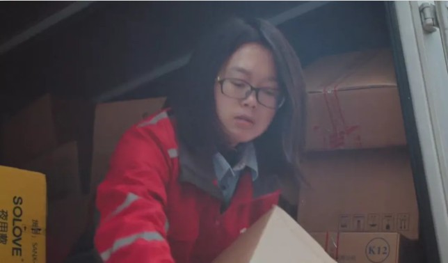 快递行业里的“花木兰”:一个人改变一座岛,谁说女子不如男?_行业观察_电商报