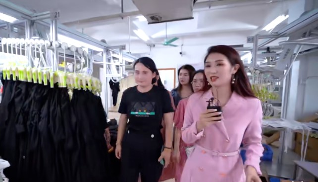 直播电商下半场怎么玩？看看蘑菇街的“工厂直供”就知道了！_行业观察_电商报