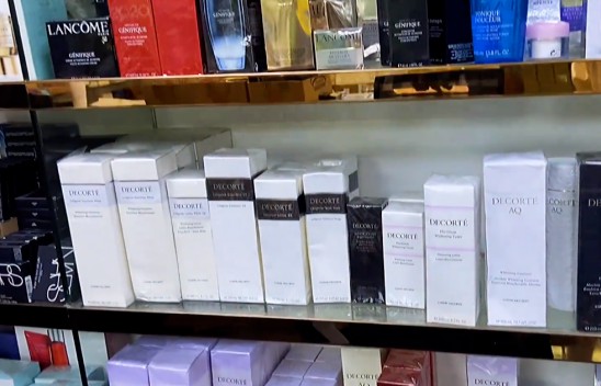 揭秘华强北的美妆生意：价格不及专柜三分之一，靠微商代购年入过亿_行业观察_电商报