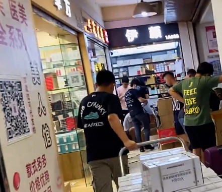 揭秘华强北的美妆生意：价格不及专柜三分之一，靠微商代购年入过亿_行业观察_电商报