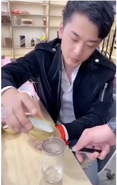 起底直播间的“苦情戏”:1600砍到98,助理绝望落泪,一夜带货破亿!_行业观察_电商报